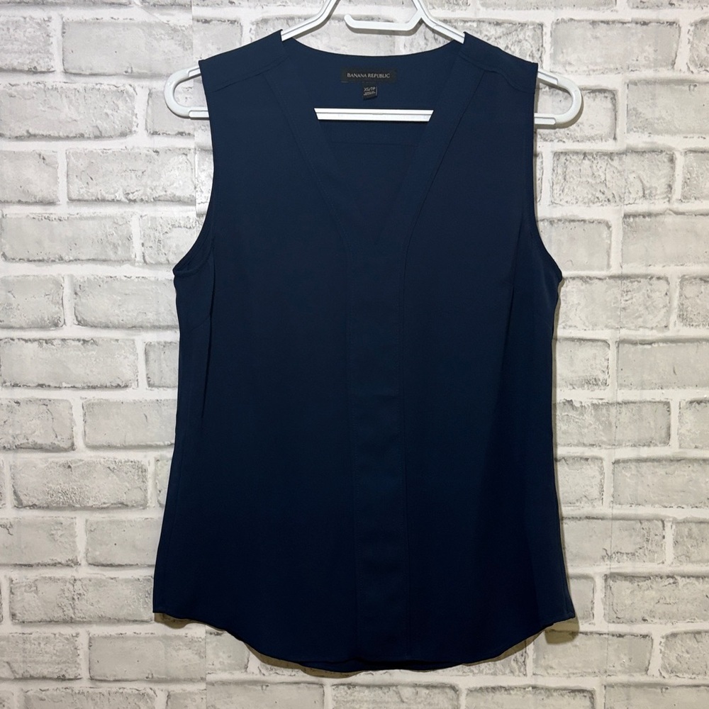 Banana Republic Women's Navy Sleeveless V-Neck Top, size XS